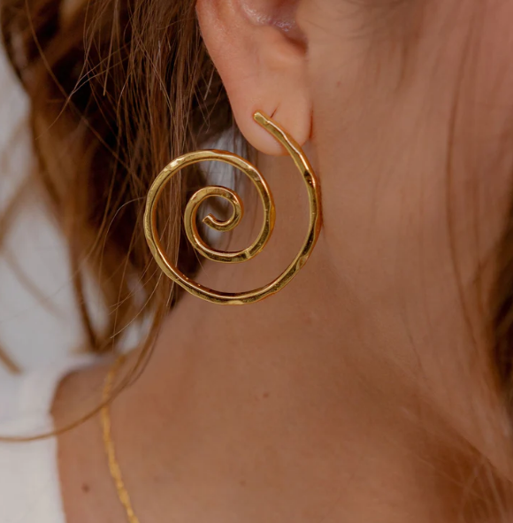 Aretes Espiral Dorados de Trascendenza