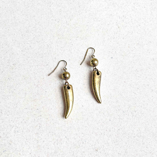 Aretes Colmillos Dorados