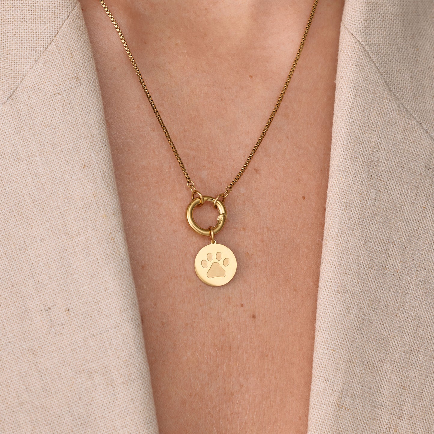 Charm Huellita Dorado