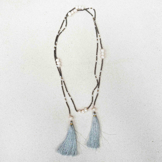 Collar Abierto Largo Cristales y Perlas Tassel Gris