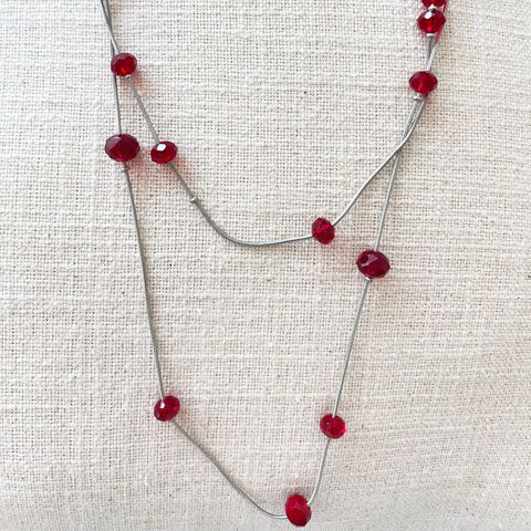 Collar doble plateado cristales rojos