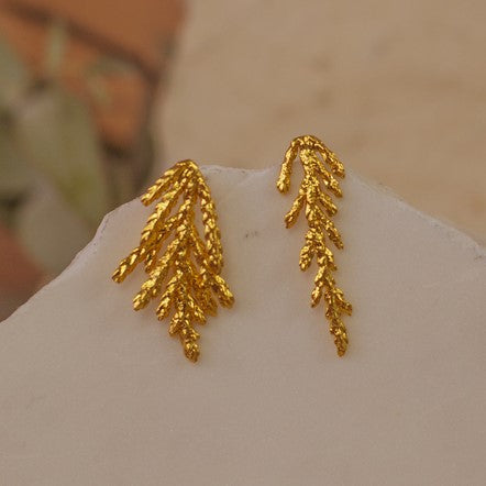 Aretes hoja de Pino pequeños de Liz de la Cruz